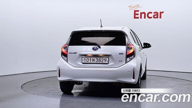 Toyota Prius C 2018 — Şəkil 36/36