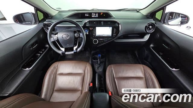 Toyota Prius C 2018 — Şəkil 24/36