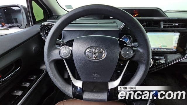 Toyota Prius C 2018 — Şəkil 30/36