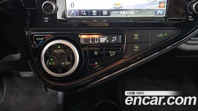 Toyota Prius C 2018 — Şəkil 21/36