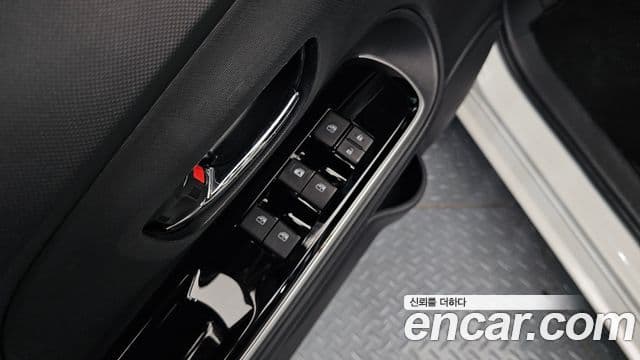 Toyota Prius C 2018 — Şəkil 26/36