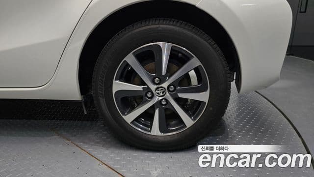 Toyota Prius C 2018 — Şəkil 20/36
