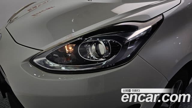 Toyota Prius C 2018 — Şəkil 4/36