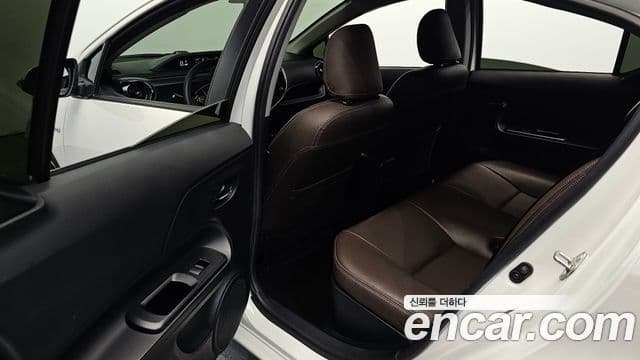 Toyota Prius C 2018 — Şəkil 1/36