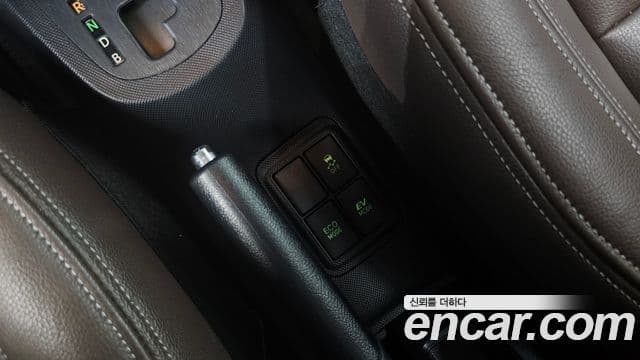 Toyota Prius C 2018 — Şəkil 33/36