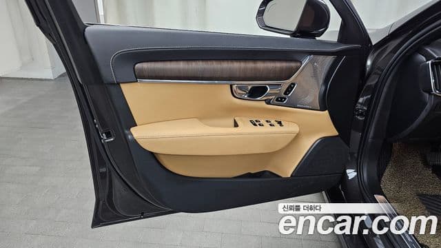 Volvo S90 2021 — ფოტო 18/33