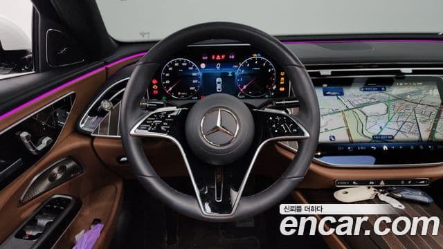 Mercedes-Benz E-Class 2024 — Photo 20/33