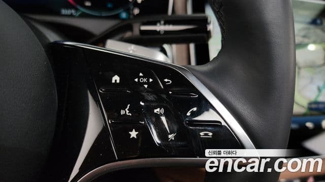 Mercedes-Benz E-Class 2024 — Photo 15/33