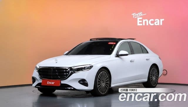 Mercedes-Benz E-Class 2024 — Photo 29/33