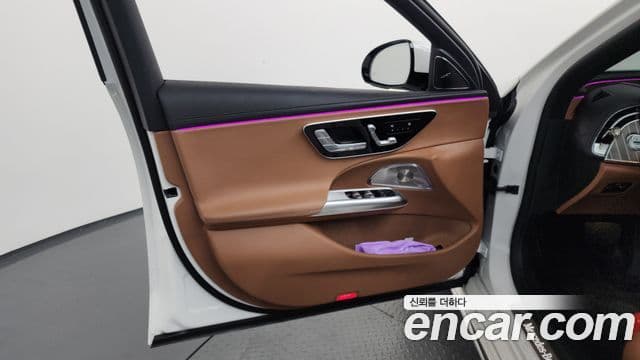 Mercedes-Benz E-Class 2024 — Photo 13/33