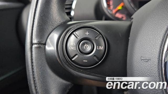 Mini Cooper D Clubman 2021 — Photo 29/33