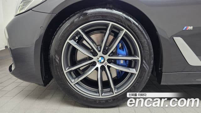 BMW 5 Series 2023 — Photo 2/31