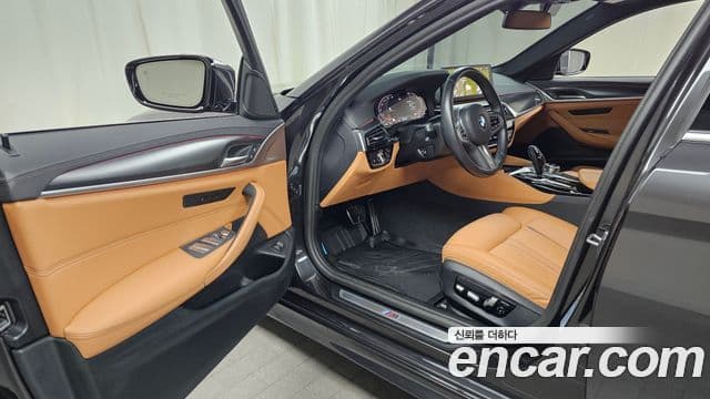 BMW 5 Series 2023 — Photo 30/31