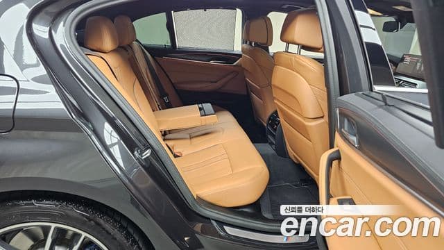 BMW 5 Series 2023 — Photo 29/31