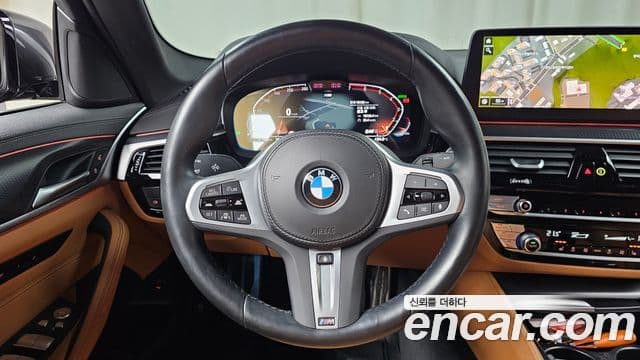BMW 5 Series 2023 — Photo 18/31