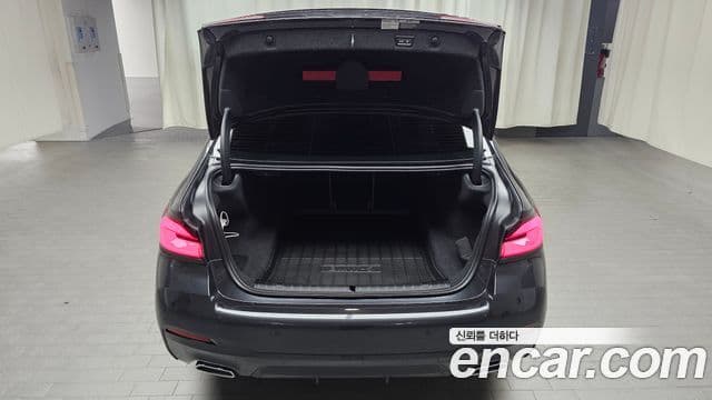 BMW 5 Series 2023 — Photo 24/31