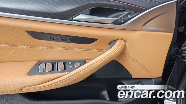 BMW 5 Series 2023 — Photo 10/31