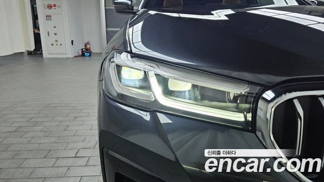 BMW 5 Series 2023 — Photo 6/31