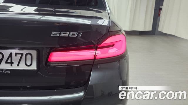BMW 5 Series 2023 — Photo 27/31
