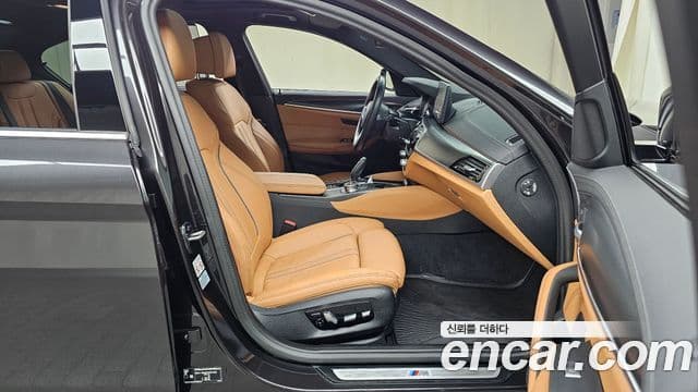 BMW 5 Series 2023 — Photo 25/31