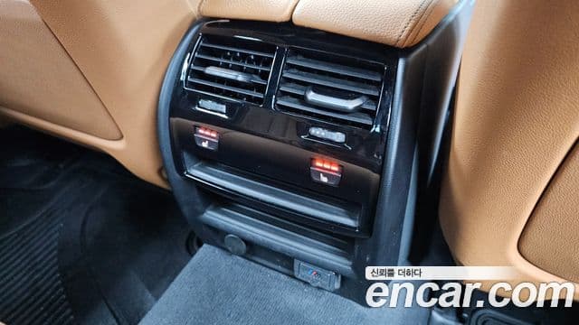 BMW 5 Series 2023 — Photo 13/31