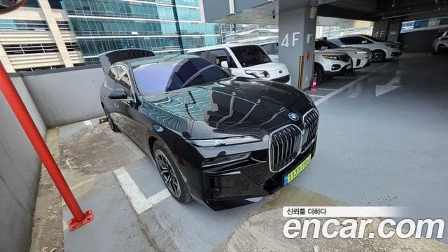 BMW 7 Series 2025 — Photo 2/7