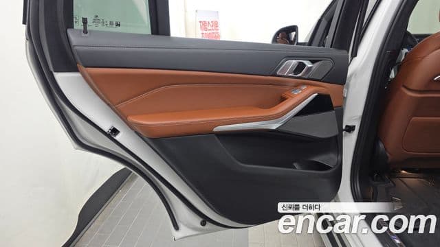 BMW X7 2024 — Photo 17/35