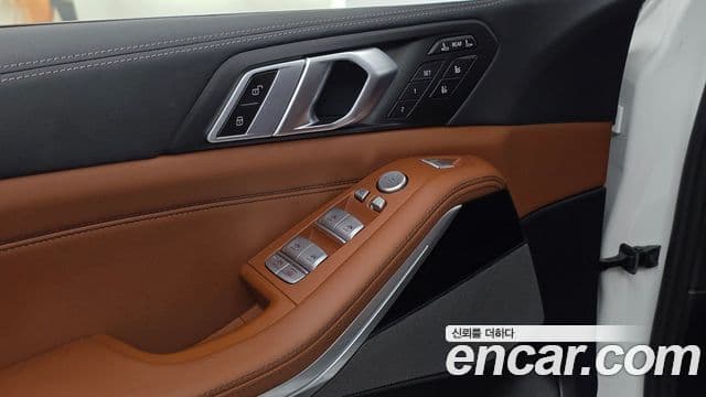 BMW X7 2024 — Photo 8/35