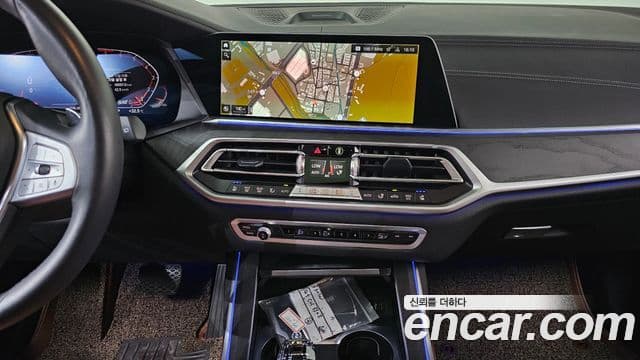 BMW X7 2021 — Photo 16/39