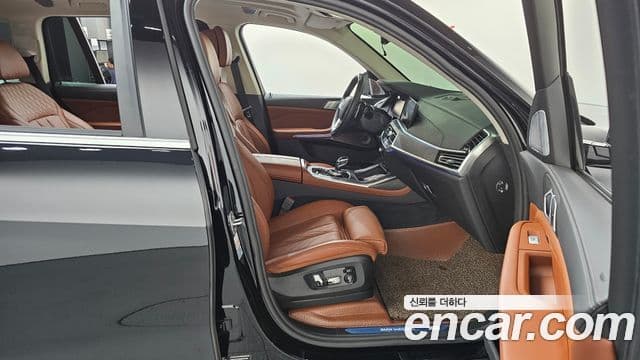 BMW X7 2021 — Photo 1/39