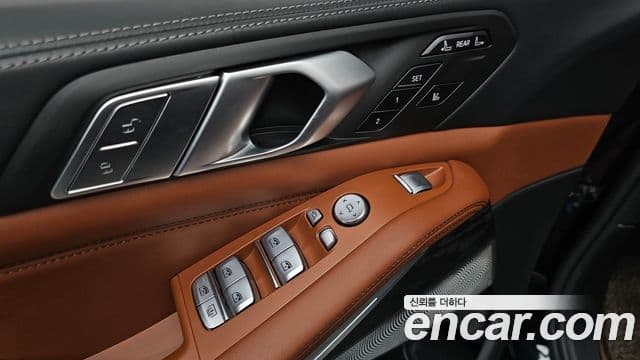 BMW X7 2021 — Photo 22/39