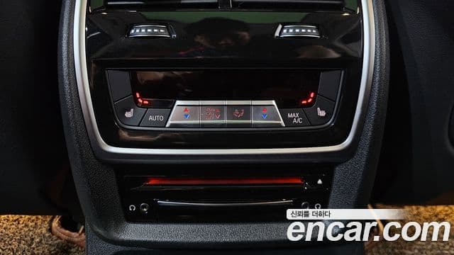 BMW X7 2021 — Photo 13/39