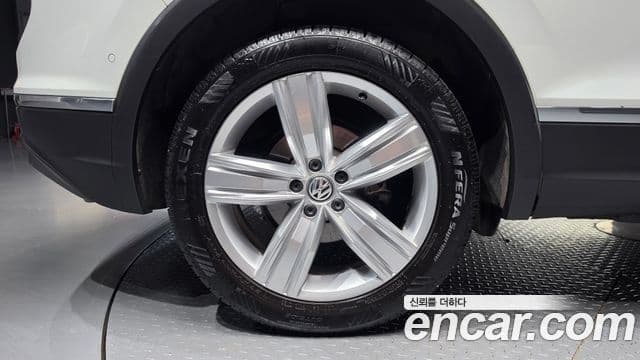 Volkswagen Tiguan 2020 — Photo 1/20