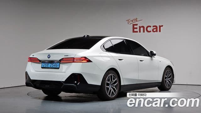 BMW i5 2024 — ფოტო 24/36