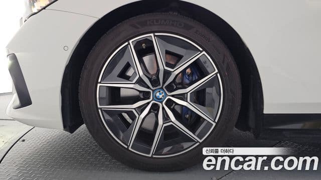 BMW i5 2024 — ფოტო 26/36