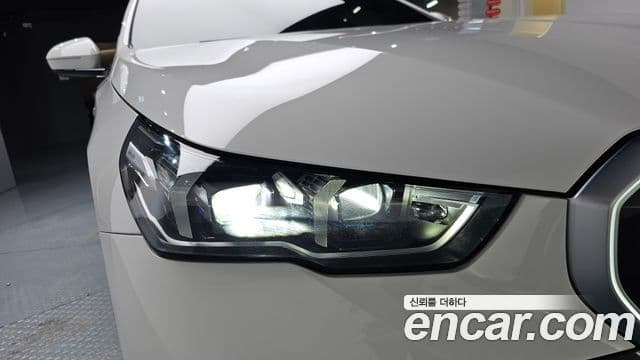 BMW i5 2024 — ფოტო 33/36