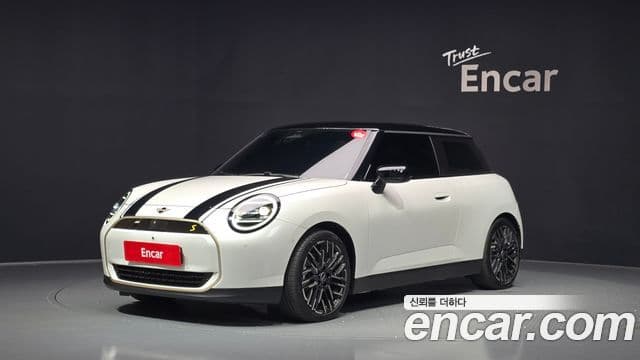 Mini Cooper Electric 2024 — ფოტო 28/35