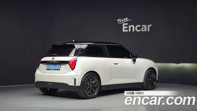 Mini Cooper Electric 2024 — ფოტო 27/35