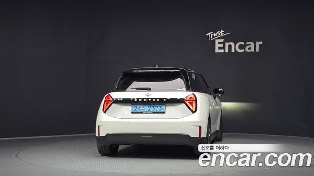 Mini Cooper Electric 2024 — ფოტო 19/35