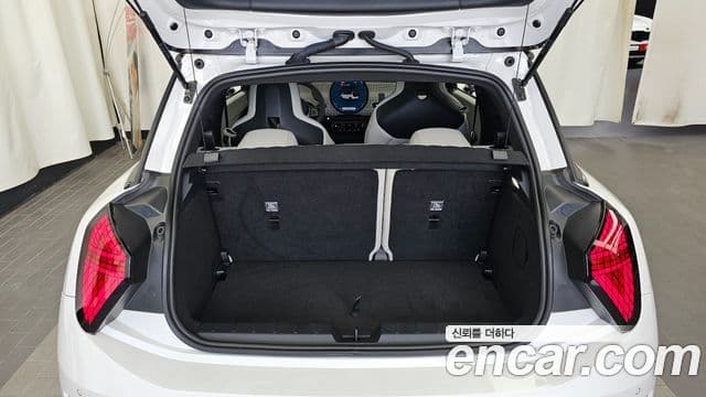 Mini Cooper Electric 2024 — ფოტო 24/35
