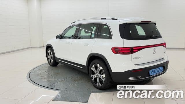 Mercedes-Benz EQB 2025 — ფოტო 2/20