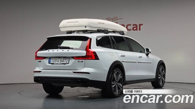 Volvo V60 Cross Country 2020 — Фото 2/20
