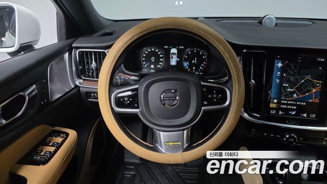 Volvo V60 Cross Country 2020 — Фото 13/20
