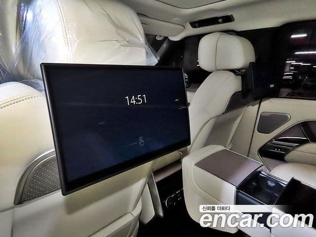 Land Rover Range Rover 2025 — ფოტო 8/15