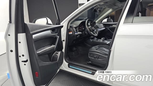 Audi Q5 2020 — Şəkil 33/35