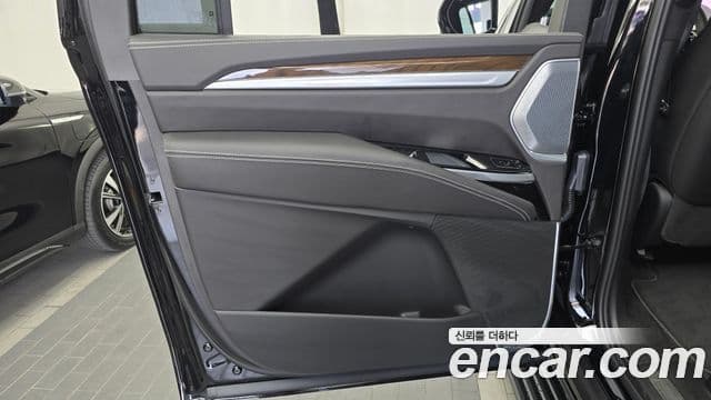 Cadillac Escalade 2026 — Şəkil 32/32