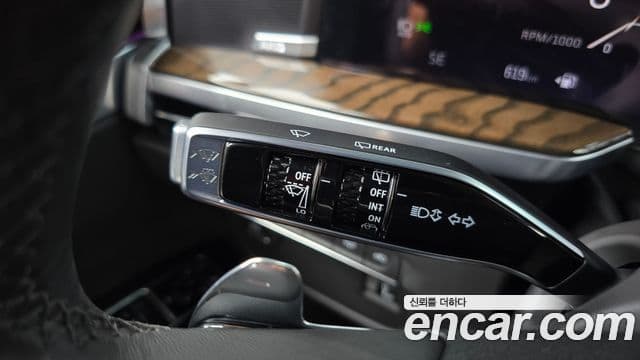 Cadillac Escalade 2026 — Şəkil 26/32
