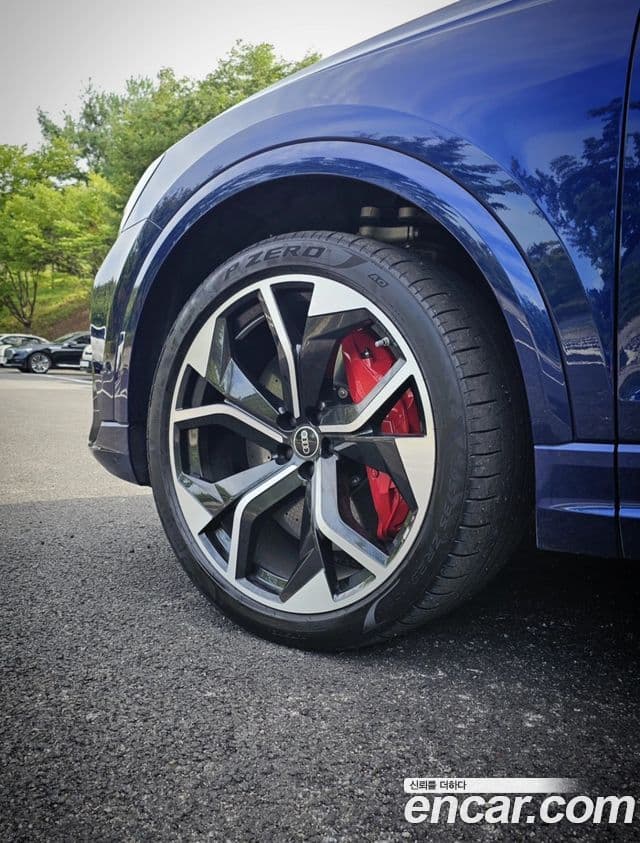 Audi RSQ8 2021 — Photo 10/20