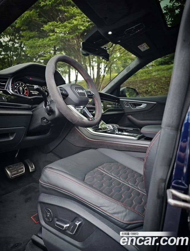 Audi RSQ8 2021 — Photo 2/20