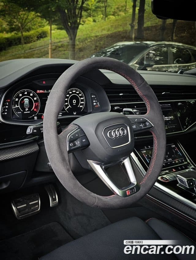 Audi RSQ8 2021 — Photo 1/20